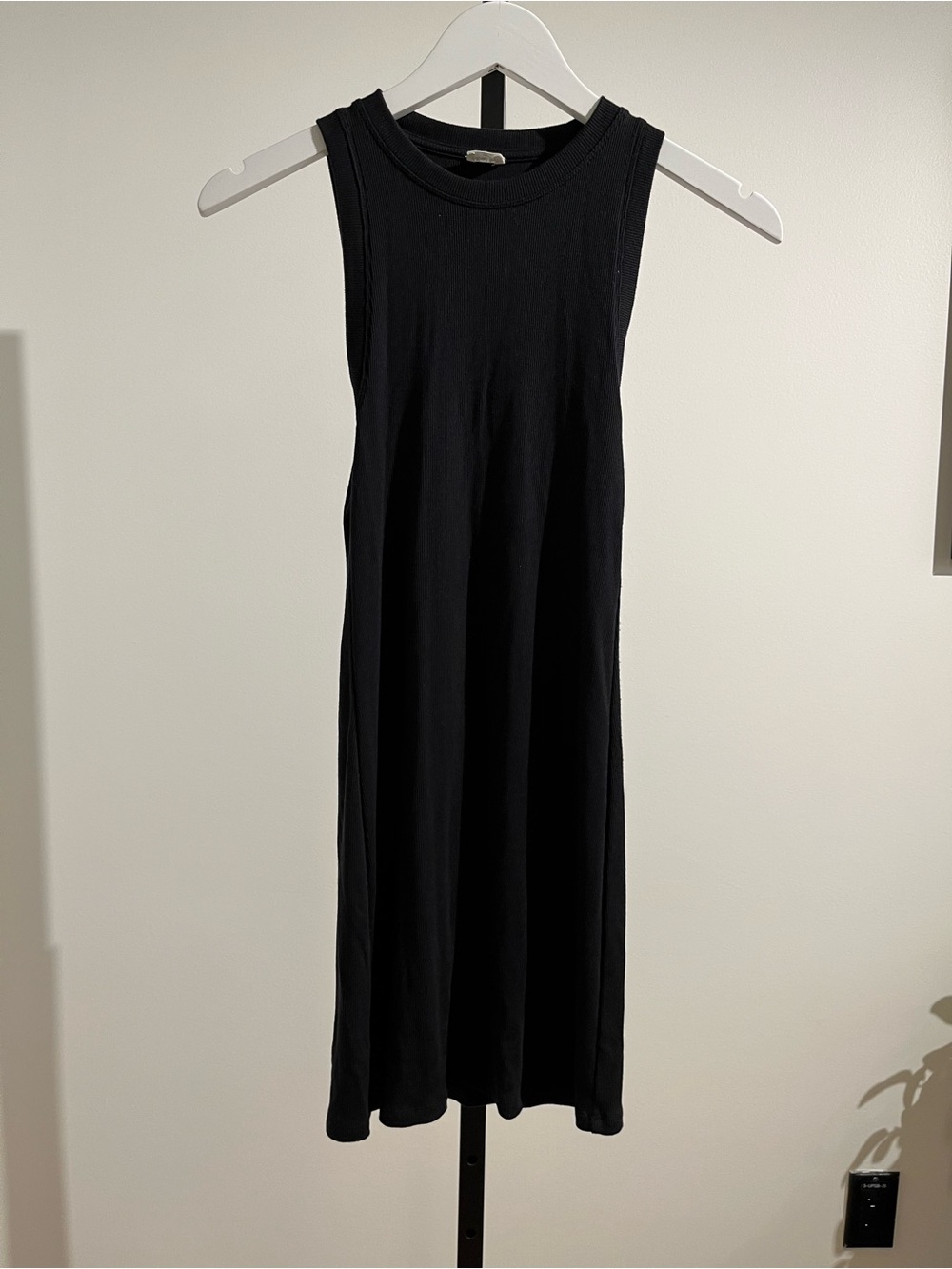 Wilfred Free Black Sleeveless Ribbed Midi Dress